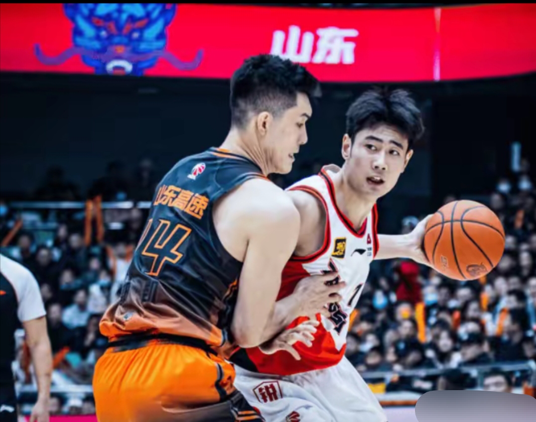  风云突变！山东男篮集结日造点机会，全明星赛版图或变，媒体盛赞，轮换策略成焦点