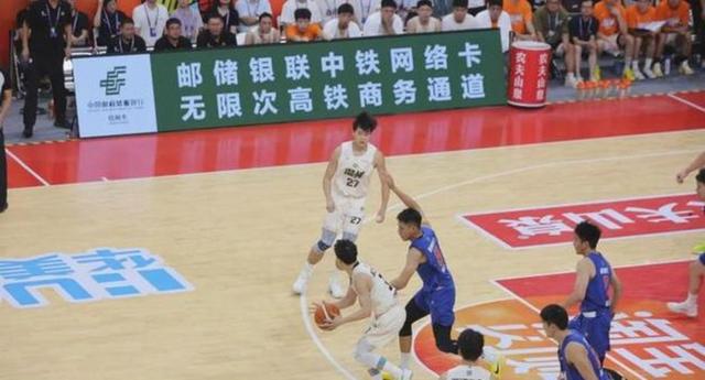 包含CBA常规赛关键时刻走向成谜；浙江队强势反弹；更衣室稳定；纪律约束更严格的词条